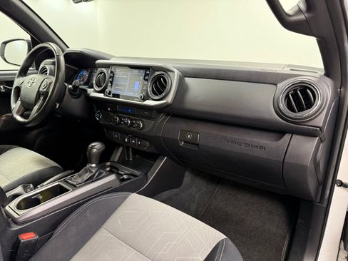 Used 2022 Toyota Tacoma TRD Off-Road image 27
