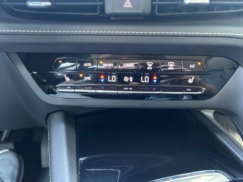 Used 2023 Buick Envision Essence FWD image 11