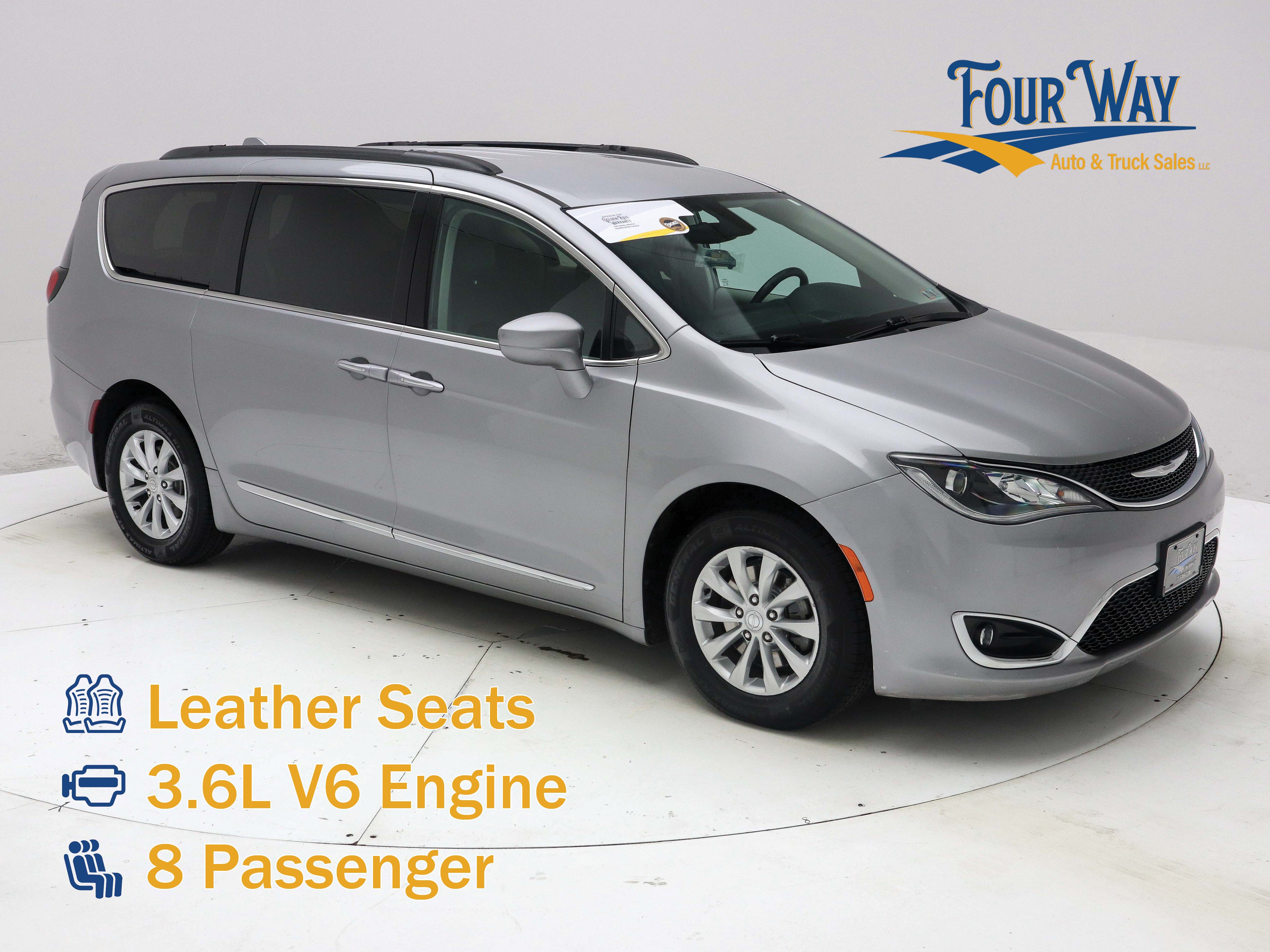 Used 2017 Chrysler Pacifica Touring-L FWD image 1