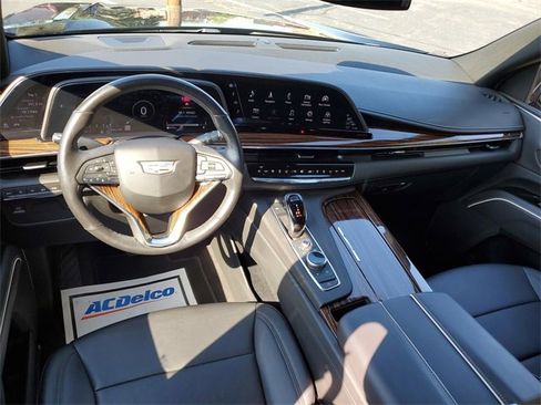 Used 2022 Cadillac Escalade Luxury image 9