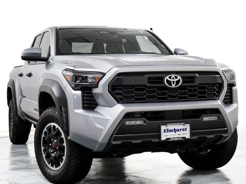 Used 2025 Toyota Tacoma TRD Off-Road AWD/4WD image 3