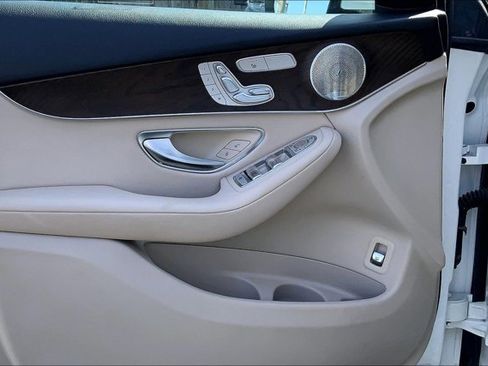 Used 2019 Mercedes-Benz GLC 300 4MATIC image 23