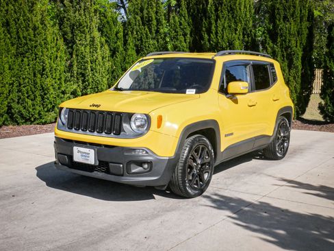 Used 2017 Jeep Renegade Altitude w/ Advanced Technology Group FWD image 5