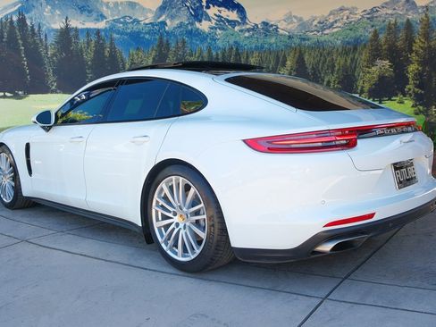 Used 2017 Porsche Panamera image 4