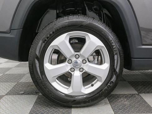 Used 2020 Jeep Compass Latitude w/ Cold Weather Group AWD/4WD image 18