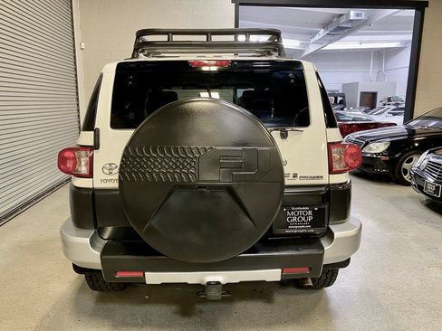 Used 2011 Toyota FJ Cruiser 4WD w/ Convenience Pkg image 9