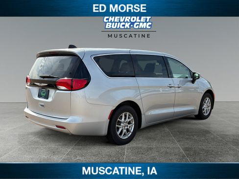 Used 2023 Chrysler Voyager LX FWD image 5