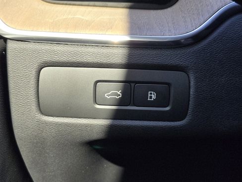 New 2026 Volvo XC60 T8 Plus w/ Protection Package Premier image 25