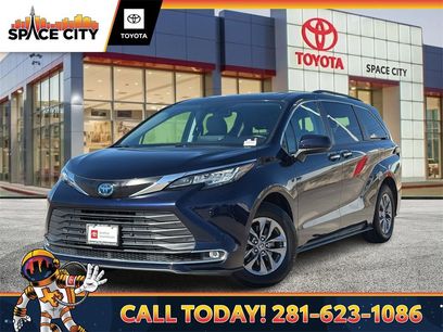 Used 2023 Toyota Sienna XLE