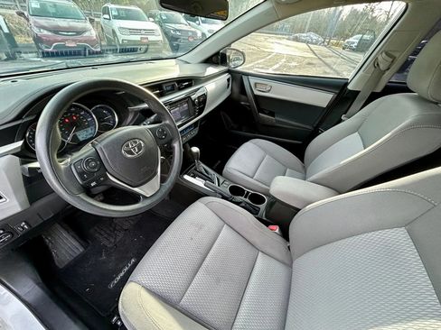 Used 2015 Toyota Corolla LE image 2