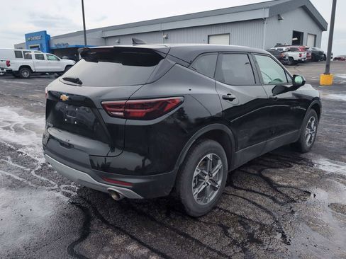 Used 2025 Chevrolet Blazer LT FWD image 3