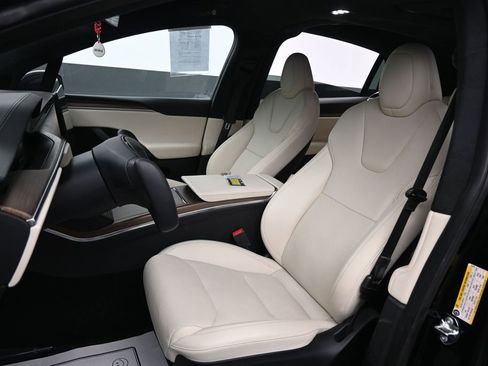 Used 2022 Tesla Model X image 21