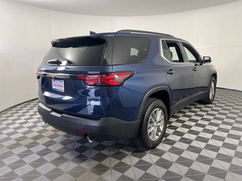 Used 2023 Chevrolet Traverse LT w/ Rear Camera Mirror Package AWD/4WD image 17