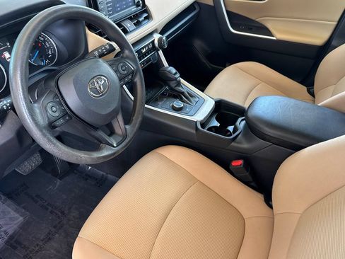 Certified 2021 Toyota RAV4 LE AWD/4WD image 12