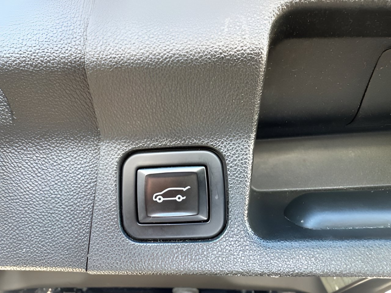 Used 2017 GMC Acadia SLT FWD image 12
