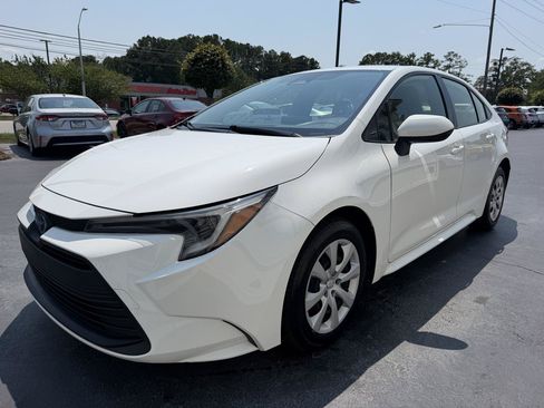 Used 2023 Toyota Corolla LE FWD image 4