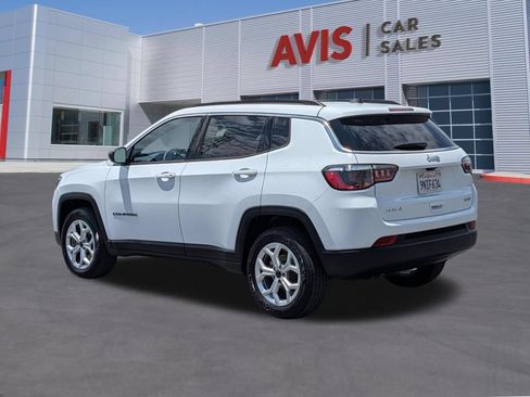 Used 2025 Jeep Compass Latitude w/ Sun & Sound Group AWD/4WD image 9
