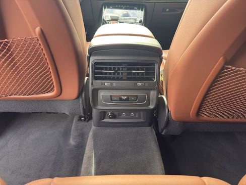 Used 2023 Audi Q7 Premium w/ Towing Package image 13