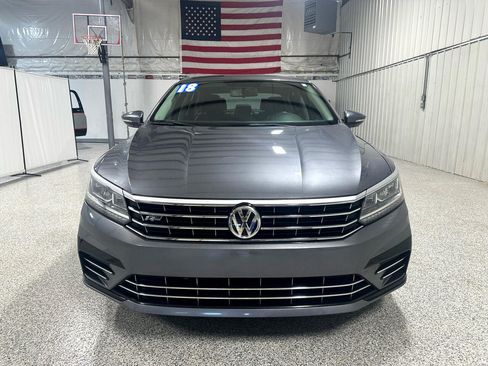 Used 2018 Volkswagen Passat 2.0T R-Line w/ R-Line Lighting Package image 3