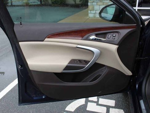 Used 2016 Buick Regal FWD image 11