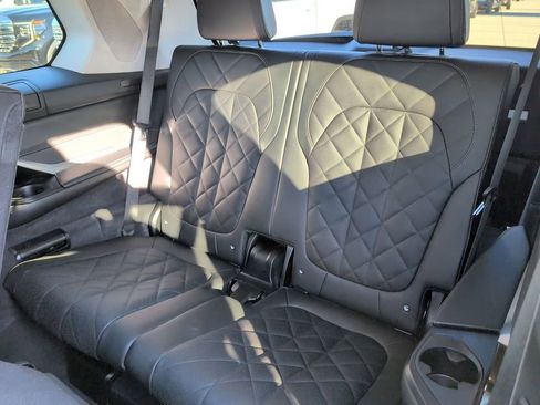 Used 2025 BMW X7 xDrive40i w/ Premium Package AWD/4WD image 25