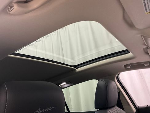 Used 2023 Buick Envision Avenir AWD/4WD image 23