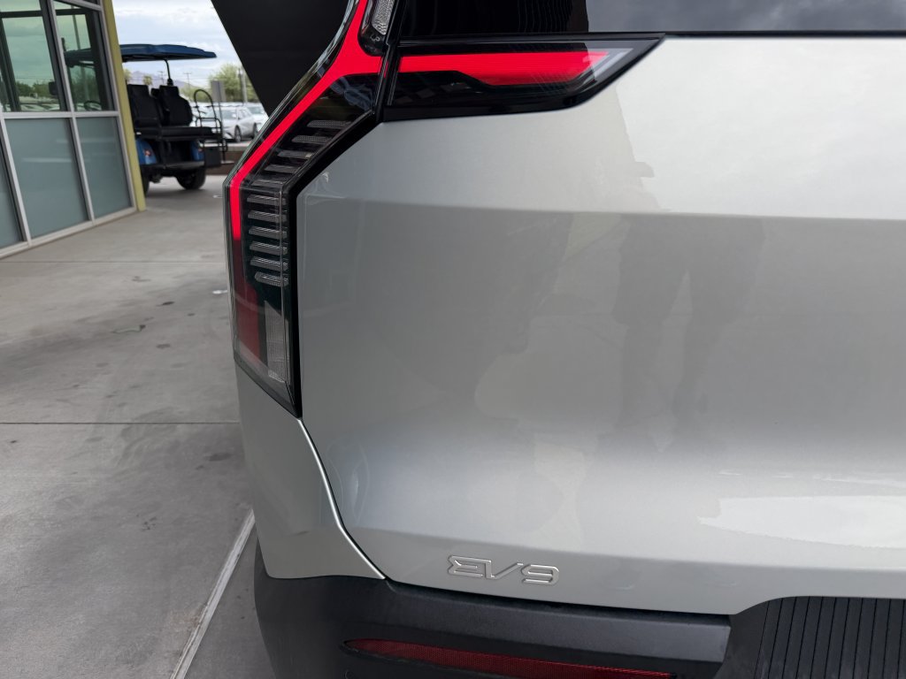 Used 2024 Kia EV9 Wind AWD/4WD image 16