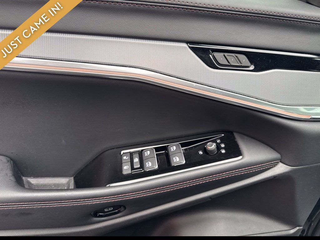 Used 2024 Jeep Wagoneer Launch Edition AWD/4WD image 8