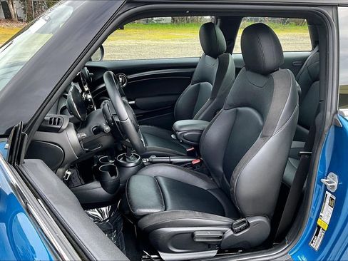 Used 2023 MINI Cooper S w/ Signature Upholstery Package image 9