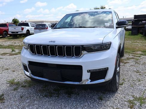 Used 2022 Jeep Grand Cherokee L Limited AWD/4WD image 3