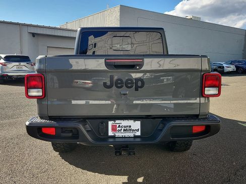 Used 2022 Jeep Gladiator Sport image 6