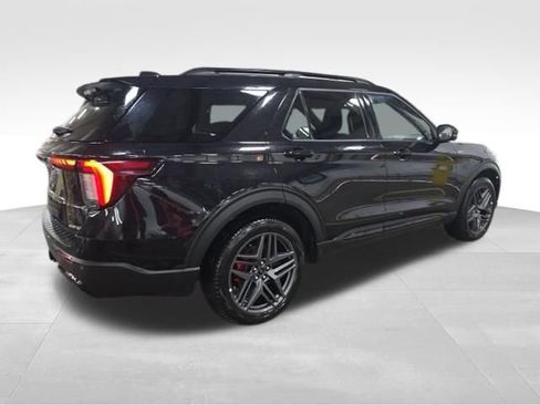 Used 2025 Ford Explorer ST-Line w/ ST-Line Street Pack AWD/4WD image 4