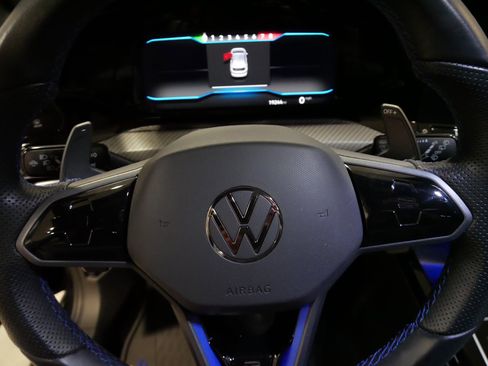 Used 2024 Volkswagen Golf R image 22