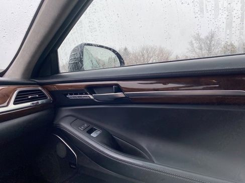 Used 2019 Genesis G90 3.3T Premium image 7