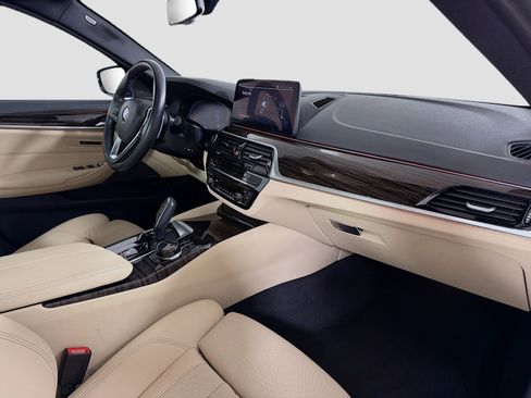 Used 2023 BMW 540i xDrive w/ Executive Package image 32