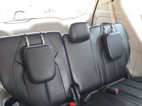 Used 2024 Chrysler Pacifica Touring-L FWD image 27