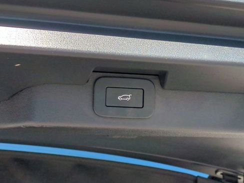 Used 2023 Land Rover Discovery S R-Dynamic image 15