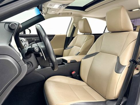 Used 2020 Lexus ES 300h w/ Premium Package image 17