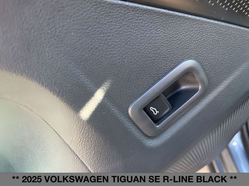 New 2025 Volkswagen Tiguan SE R-Line image 20