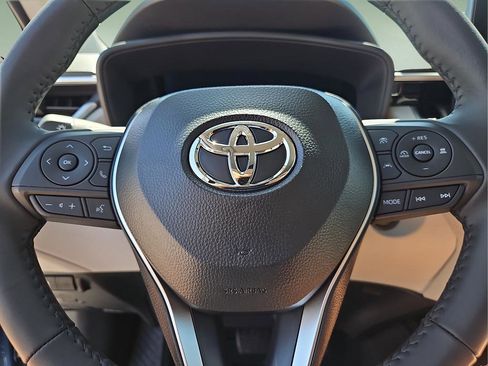 Used 2026 Toyota Corolla Cross LE FWD image 25