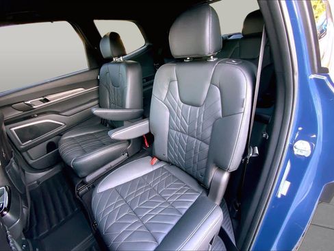 Used 2025 Kia Telluride AWD image 19