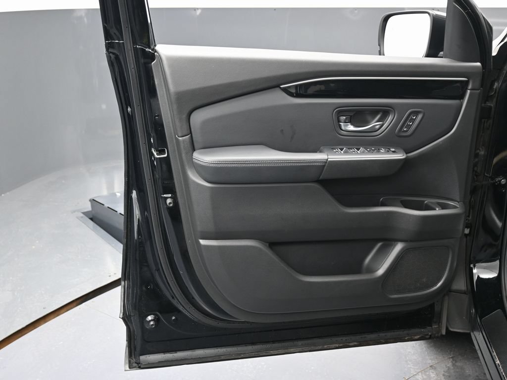 Used 2025 Honda Pilot EX-L image 33