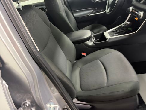 Used 2025 Toyota RAV4 XLE AWD/4WD image 29