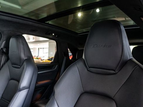 Certified 2025 Porsche Cayenne Turbo AWD/4WD image 16