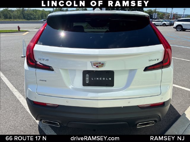 Used 2022 Cadillac XT4 Luxury w/ Cold Weather Package AWD/4WD image 4