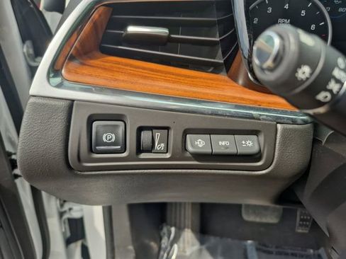 Used 2017 Cadillac XT5 Platinum AWD/4WD image 24