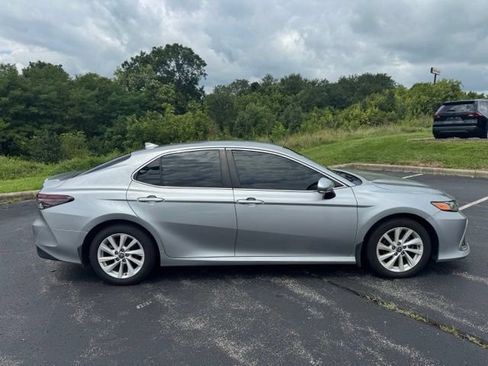 Used 2022 Toyota Camry LE w/ Convenience Package FWD image 2