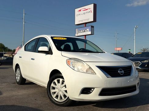 Used 2012 Nissan Versa SV FWD image 1