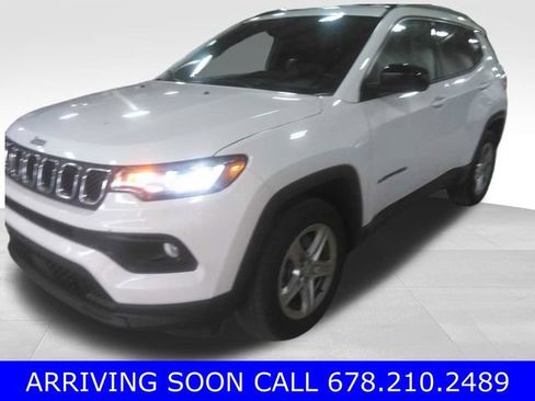 Used 2024 Jeep Compass Latitude AWD/4WD image 1