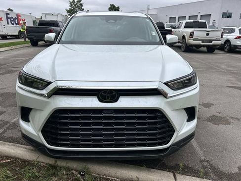 Used 2026 Toyota Grand Highlander AWD image 2